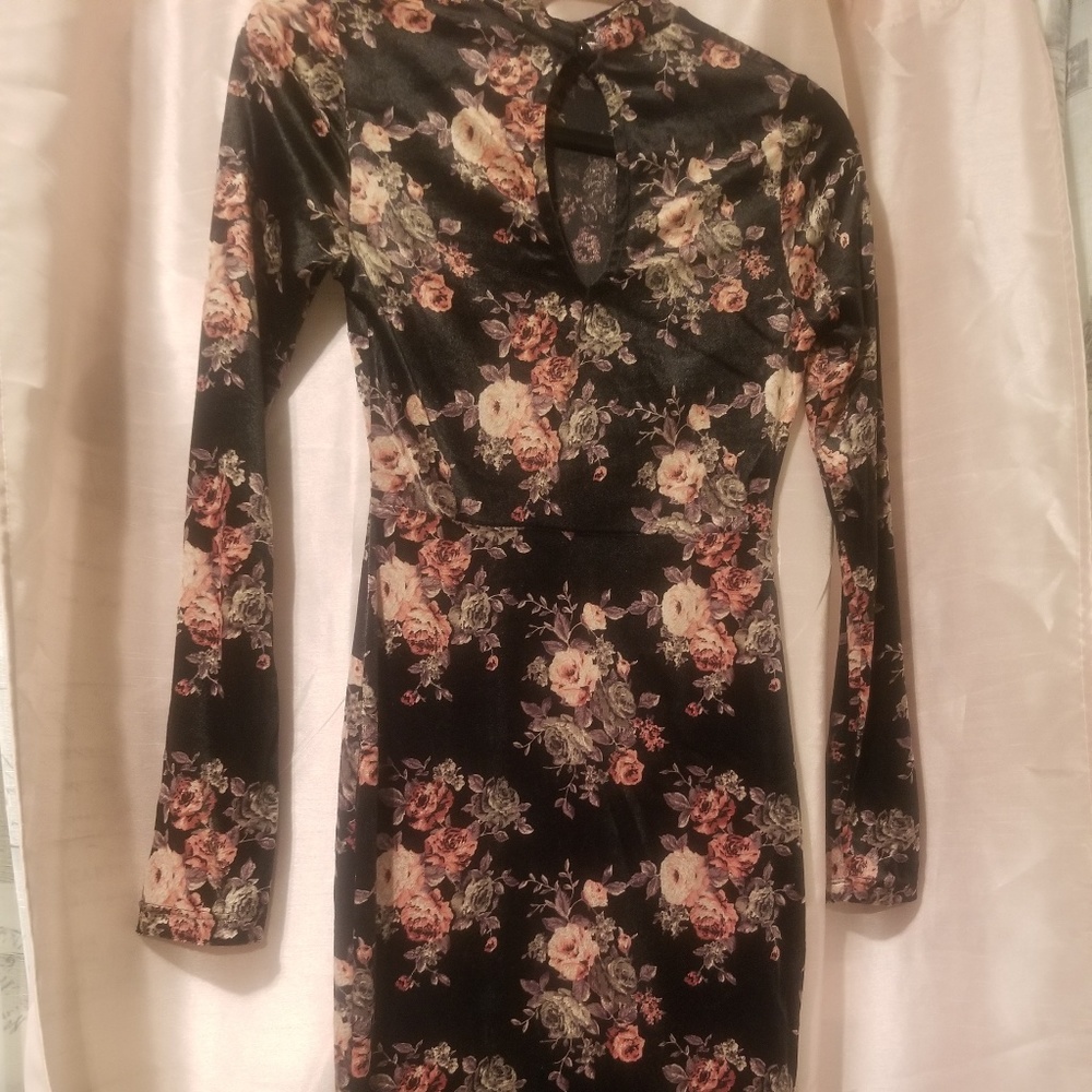 Dress - Picture 2 of 3